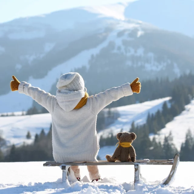 So wünschen wir uns den Winterstart: mit Sonne und Schnee! Damit auch Deine Haut Freude daran hat, nicht auf Kälteschutz vergessen: mit unserem KAMI SOS Hautbalsam zu 100% natürlich und wasserfrei. Duftet wunderbar!
 #kälteschutz 
 #kamihilft 
#naturkosmetik #madeinaustria